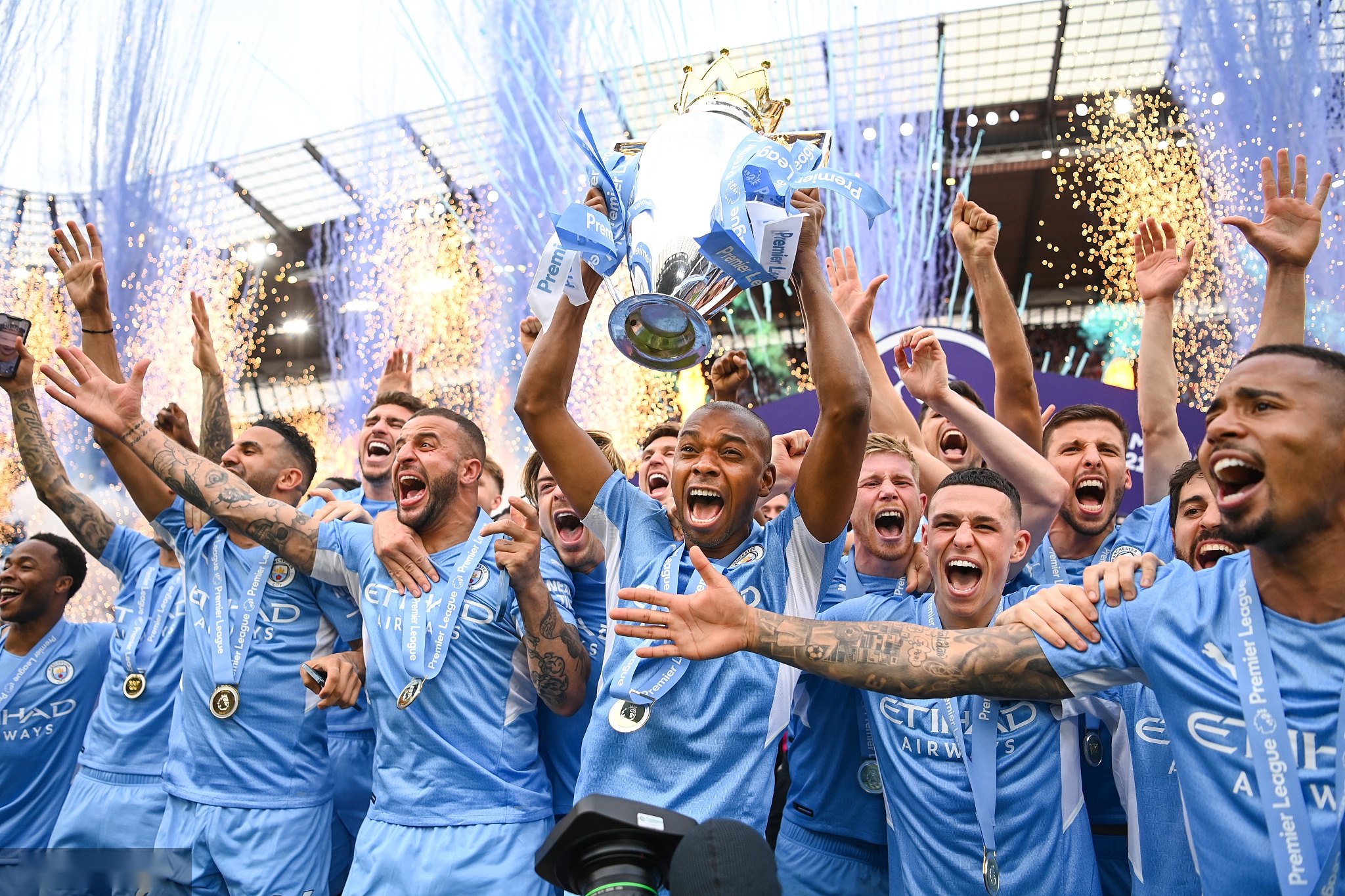 国足球向更 国足球向更